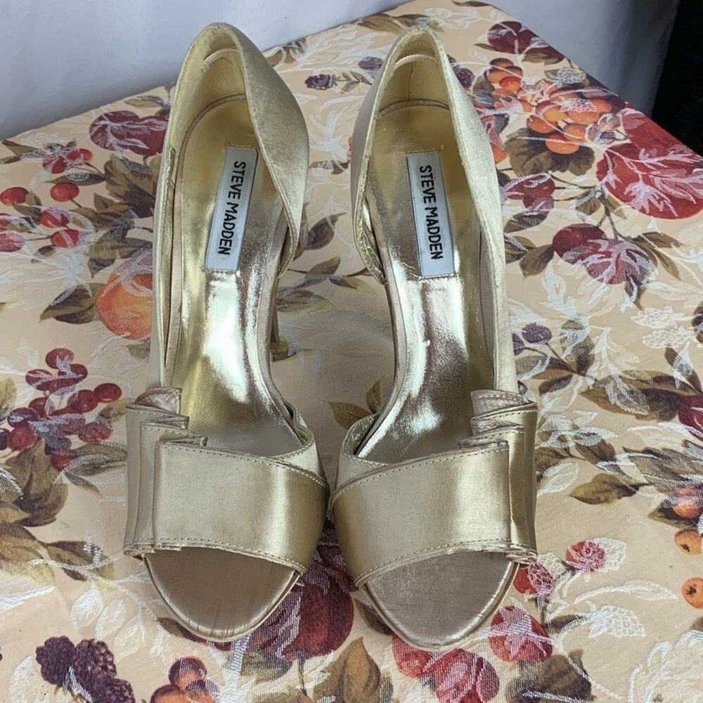 Steve Madden silk, silver, high heel shoe